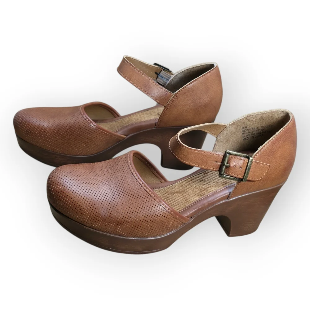 b.o.c. Gia clogs in brown leather, size 9. Mary Jane comfort shoes with block he